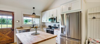 Modern Altavista Farmhouse w/ Countryside Views