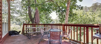 Double Springs Cabin Stay w/ Deck + Shared Dock!