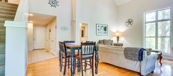 Double Springs Cabin Stay w/ Deck + Shared Dock!
