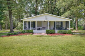 Interior - Sunny Florida Escape w/ Screened-in Patio & Grill! (Caryville)