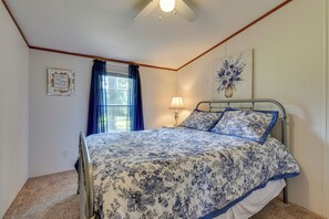 Interior - Sunny Florida Escape w/ Screened-in Patio & Grill! (Caryville)