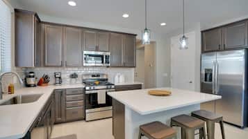 House (4 Bedrooms) | Interior