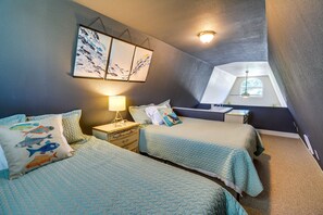 1 habitación, espacio para trabajar con laptop y ropa de cama