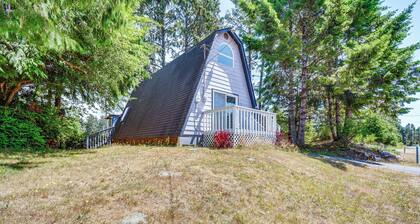 Charming Grayland Getaway: Walk to the Beach!