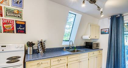 Charming Grayland Getaway: Walk to the Beach!