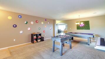 House (6 Bedrooms) | Interior