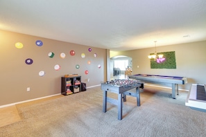 House (6 Bedrooms) | Interior