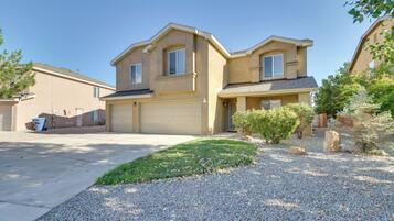 House (6 Bedrooms) | Interior