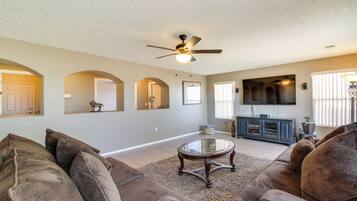 House (6 Bedrooms) | Interior