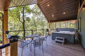 Interior - Big Cedar Vacation Rental w/ Deck & Hot Tub! (Hodgen)