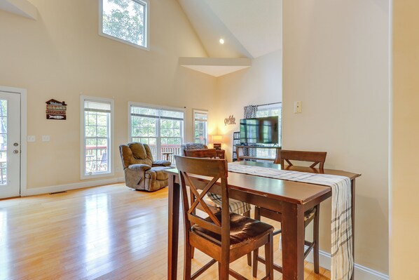 House (3 Bedrooms) | Interior