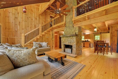 Wine Country Cottage w/ Fire Pit in Olin!
