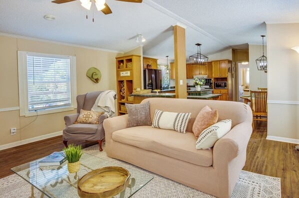 House (3 Bedrooms) | Interior - Secluded Rural Home in Normangee! (Normangee)