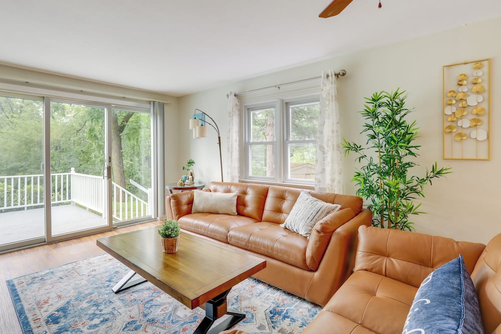 Pennington Home w/ Deck ~ 9 Mi to Princeton! - Ewing Township, NJ