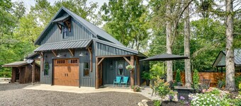 Lovely Albion Cabin w/ Yard & Fire Pit!