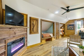 1 quarto, ferros/tábuas de passar roupa, berços grátis, roupa de cama