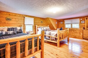 Interior - Orleans Retreat w/ Private Hot Tub & Fireplace! (Orleans)
