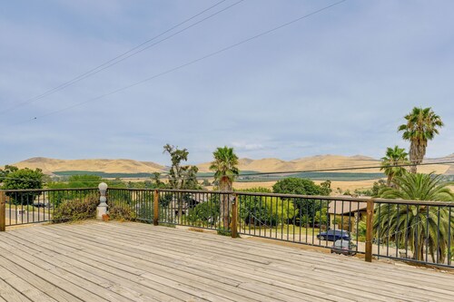 Porterville Getaway w/ Patio + Valley Views!