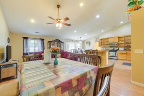 House (5 Bedrooms) | Interior