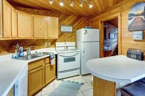 House (2 Bedrooms) | Interior