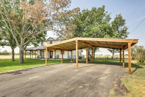 House (2 Bedrooms) | Interior - Remodeled Farmhouse on 18 Acres: 8 Mi to Elgin! (Coupland)