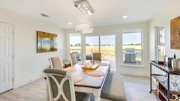 Rumah (2 Bedrooms) | Makan di kamar