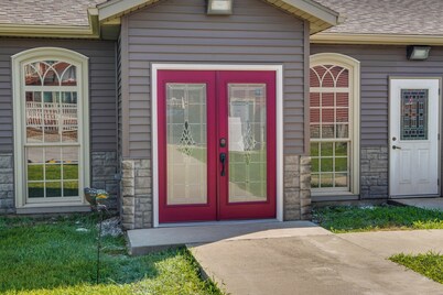2 Mi to Main St: Newton Guest House