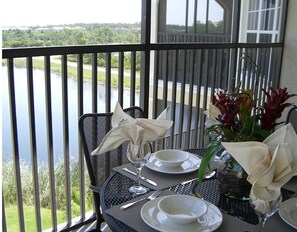 Dining - Charming Condo near Convention Center: Save w/No Resort Fees! Condo Rental Only! (Orlando)