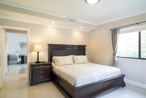 2 bedrooms, WiFi - Spacious Relaxing Modern home steps to beach #1
 (Fort Lauderdale)