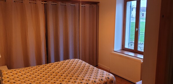 3 bedrooms, free WiFi, bed sheets