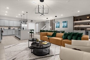 TV - 10 Bedrooms/ 8 Bathrooms/ Windsor Island (3048 MD) (Davenport)