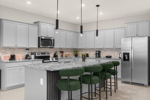 Microwave, dishwasher, high chair - 10 Bedrooms/ 8 Bathrooms/ Windsor Island (3048 MD) (Davenport)