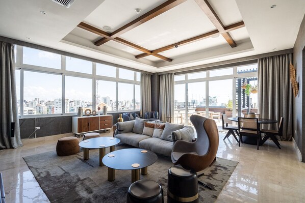 TV - 🏙DOWNTOWN*✨COZY✨*1BR* 🩳POOL* 50MB| 5⭐️YELLOWKEY} (Santo Domingo)