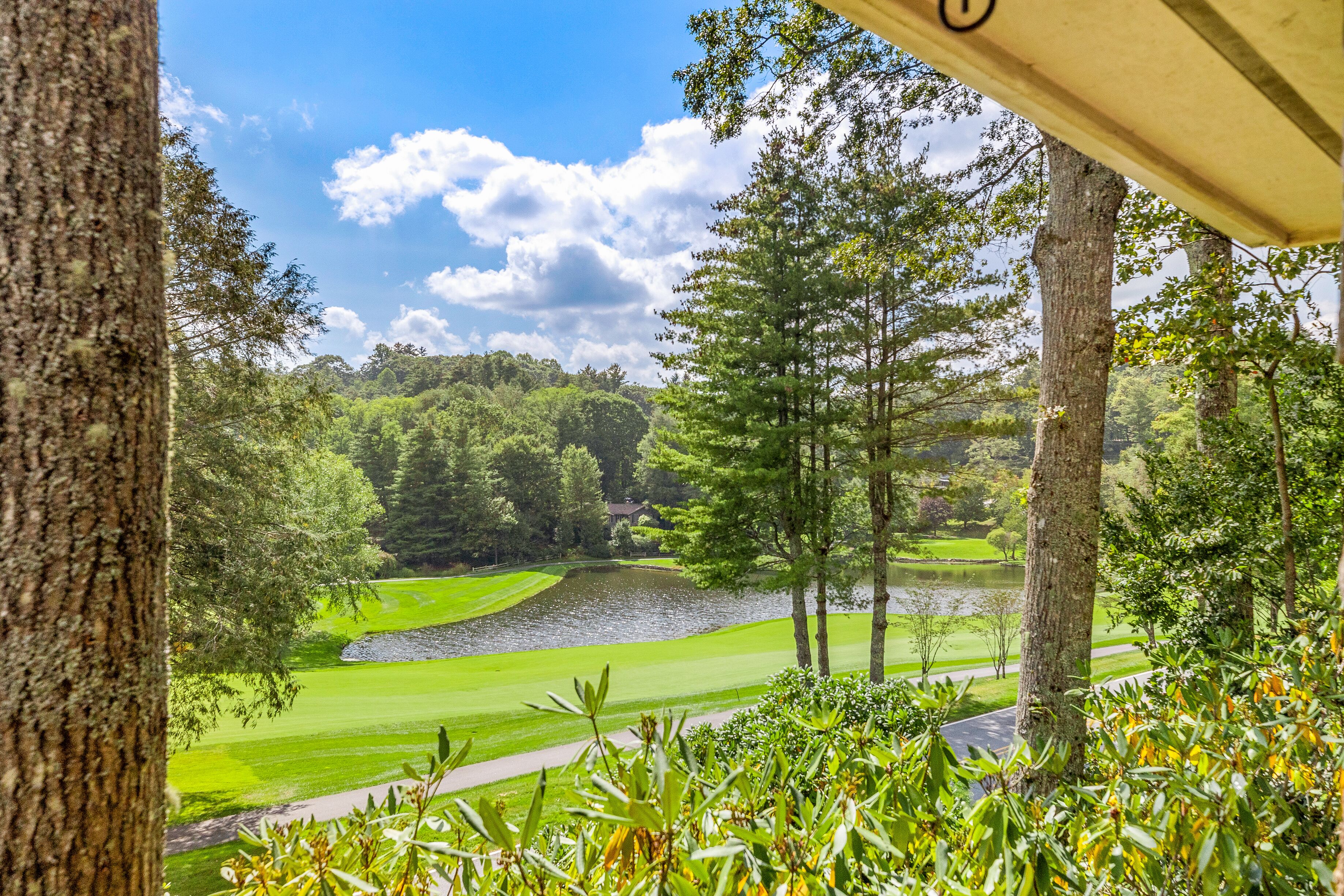 Highlands Falls Retreat & Luxurious Amenities
