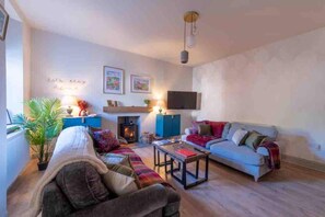 House | Living area | Fireplace - Tranquil Appleby House Retreat (Appleby-in-Westmorland)