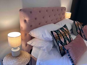 House | 2 bedrooms, iron/ironing board, free WiFi, bed sheets - Inviting 2-bed House in Sunderland, Wifi, Parking (Sunderland)