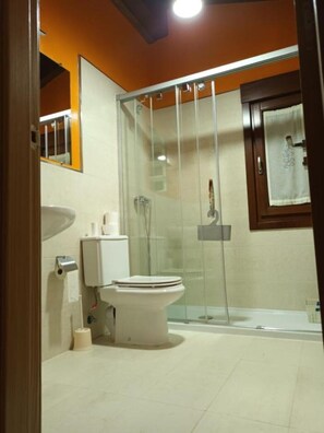 Hair dryer, towels, soap, toilet paper - Casa Romina II (Monforte de lemos)