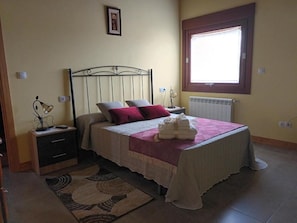 4 Schlafzimmer, Bügeleisen/Bügelbrett, Reisekinderbett, WLAN
