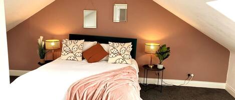 Casa | 2 dormitorios, tabla de planchar con plancha, wifi gratis y ropa de cama