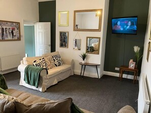 하우스 | 거실 공간 | TV