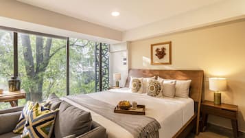 Studio Apartment with city view | Egyptian cotton sheets, premium bedding, in-room safe