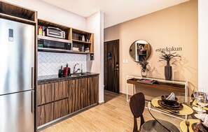 Superior-Apartment | Eigene Küche | Großer Kühlschrank, Mikrowelle, Herdplatte