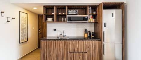 Penthouse panorámico | Cocina privada | Refrigerador con congelador, microondas y parrilla de estufa