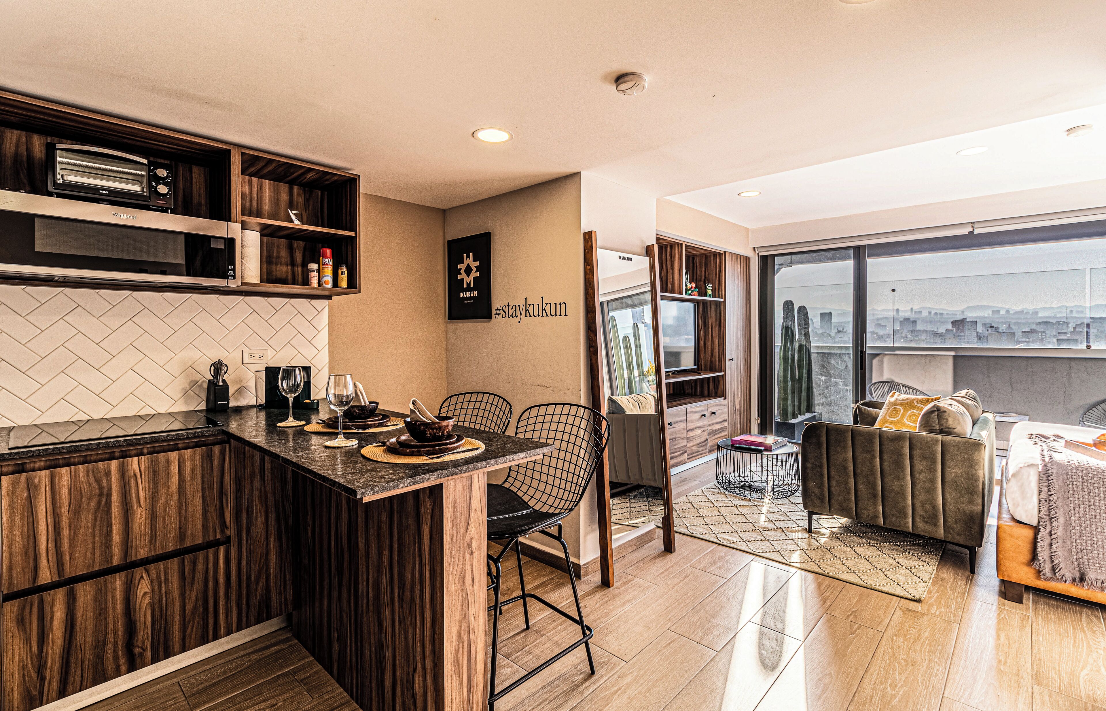 One bedroom penthouse with balcony and city view | Private kitchen