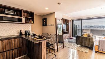 One bedroom penthouse with balcony and city view | Private kitchen