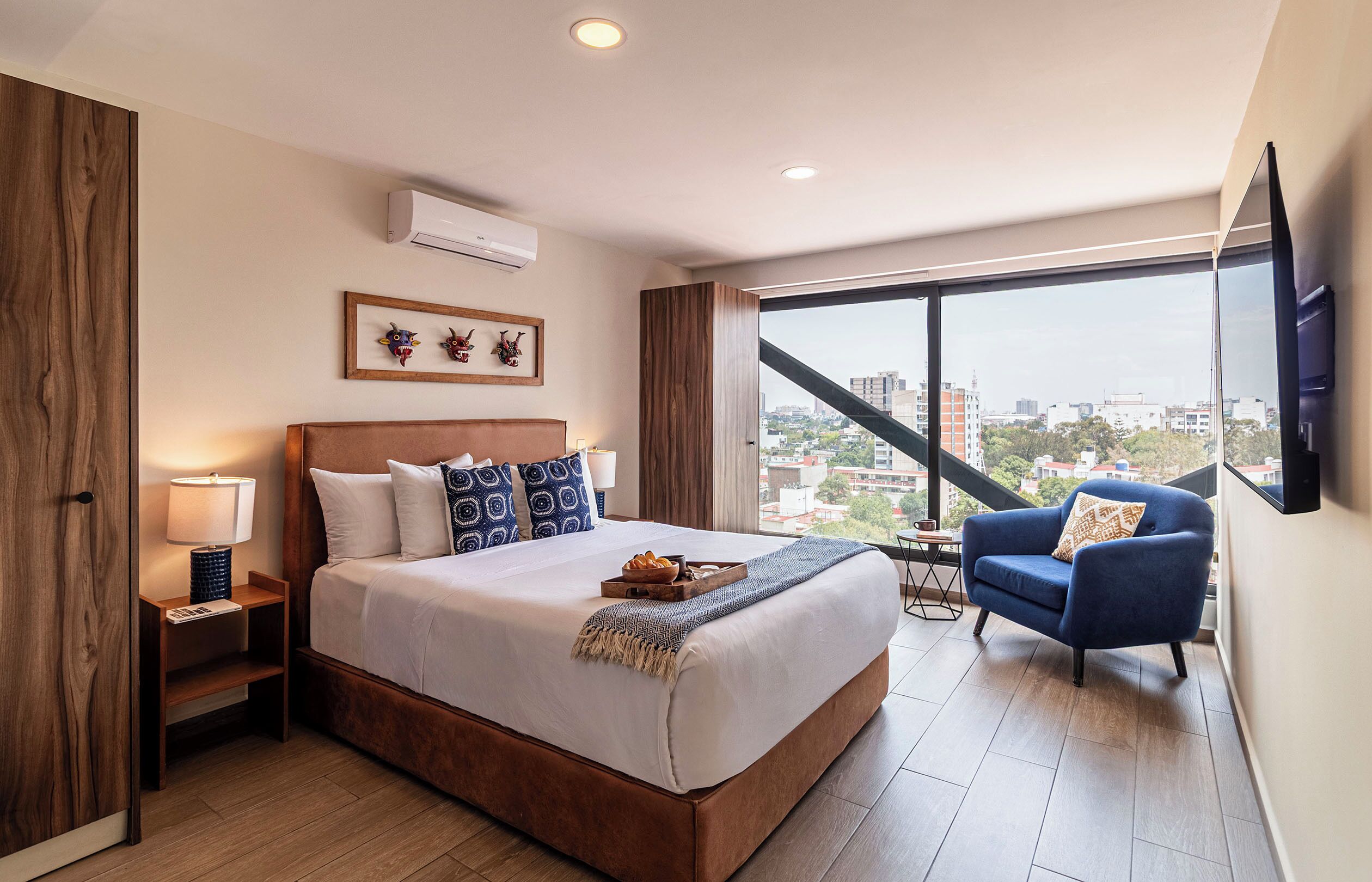 Panorama penthouse | Luxe beddengoed, een kluis op de kamer, individueel gedecoreerd