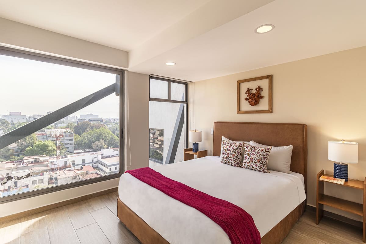 1 bedroom, Egyptian cotton sheets, premium bedding, in-room safe