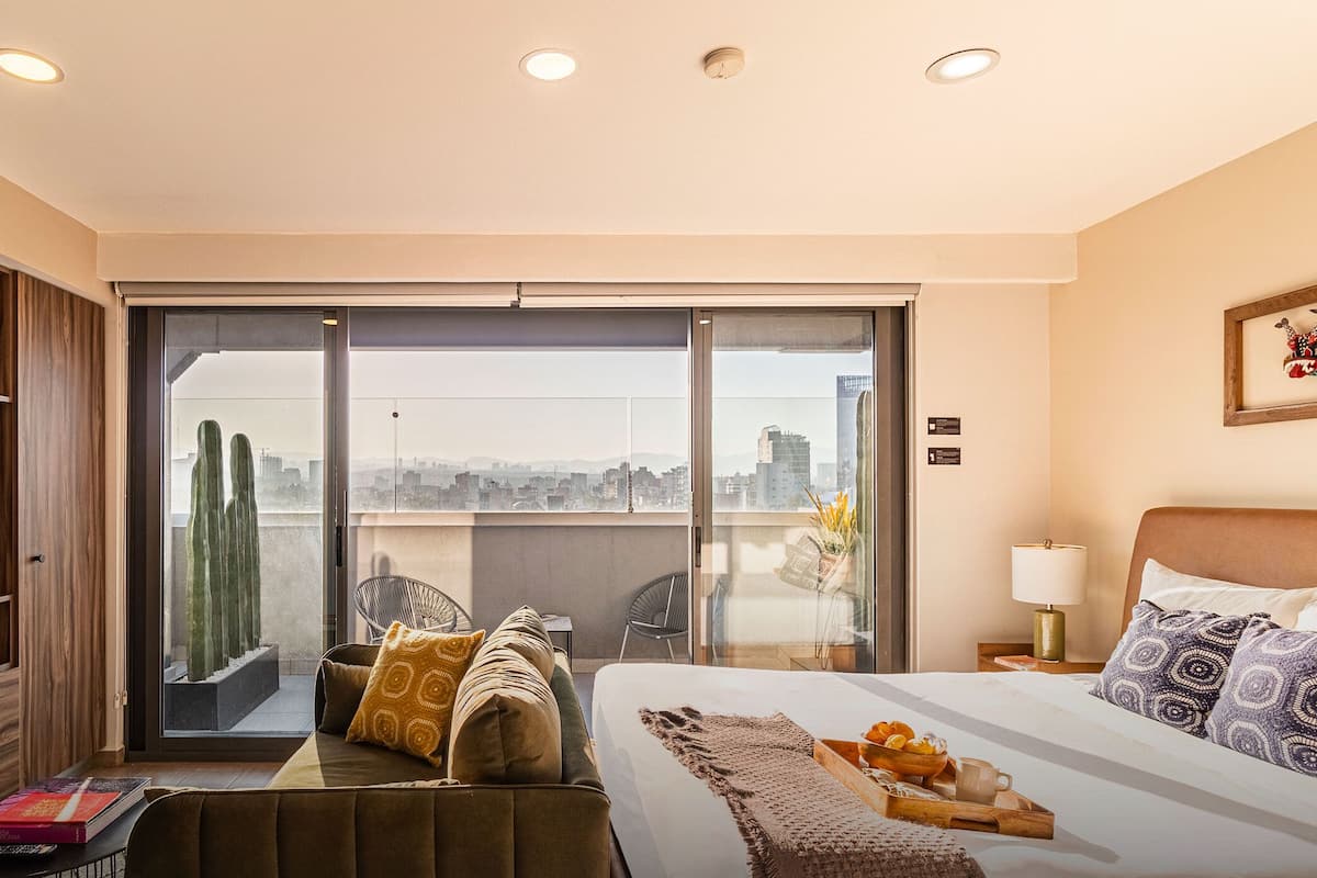 Two-bedroom penthouse with balcony and city view | 1 bedroom, Egyptian cotton sheets, premium bedding, in-room safe