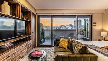 Penthouse Elite | Área de sala de estar | Smart TV de 50 cm con canales digitales y Netflix
