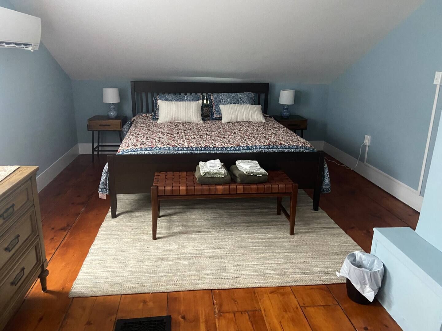 4 bedrooms, iron/ironing board, travel crib, free WiFi